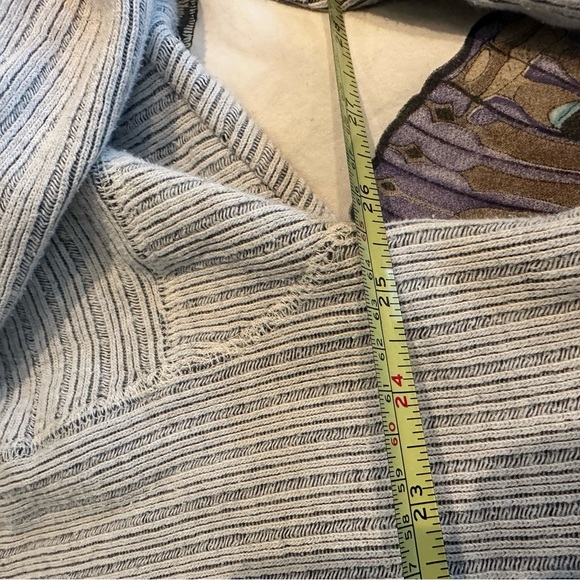 Gray Ribbed Thick V-Neck - Picture 5 of 6